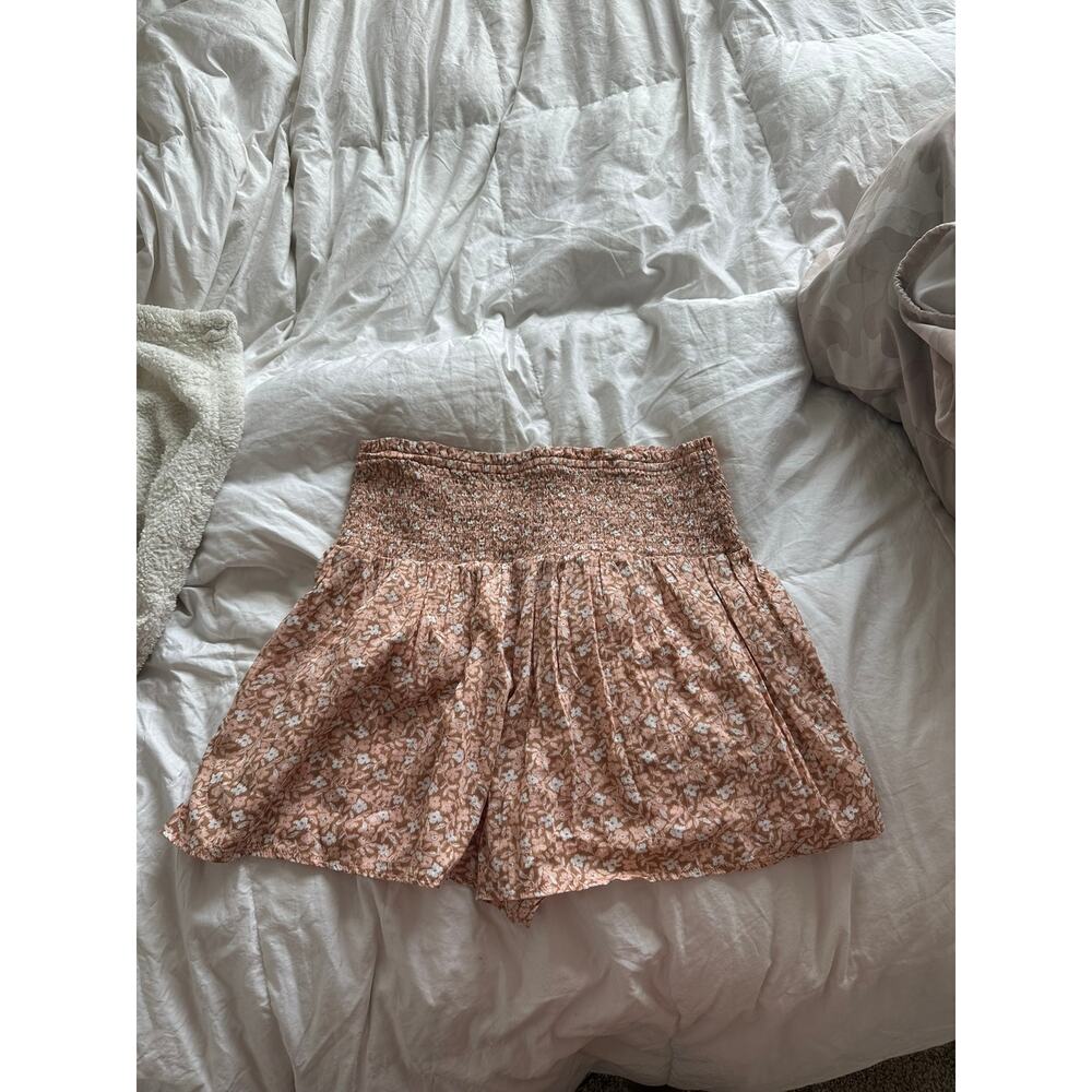 Aerie NWT Floral Smocked High-Waisted Flowy Shorts Size M - Picture 3 of 3